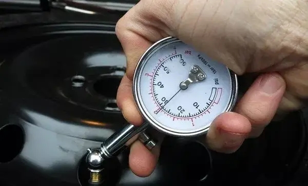 Как водителям сэкономить на горючем: простая, но очень полезная привычка Как водителям сэкономить на горючем: простая, но очень полезная привычка