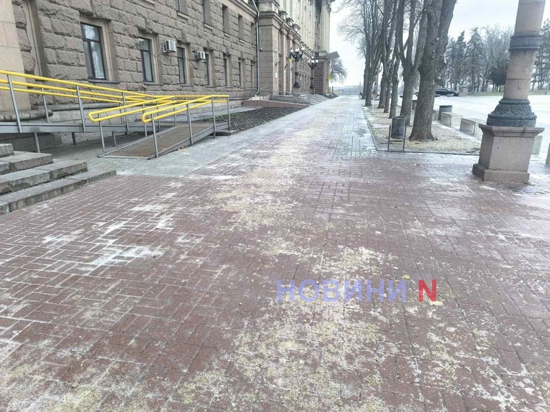 Николаев в плену у гололеда – городские власти демонстрируют полную беспомощность (фоторепортаж) Николаев в плену у гололеда – городские власти демонстрируют полную беспомощность (фоторепортаж)