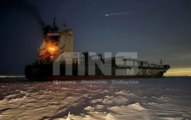 Під Петербургом вибухнув вантажний корабель Під Петербургом вибухнув вантажний корабель