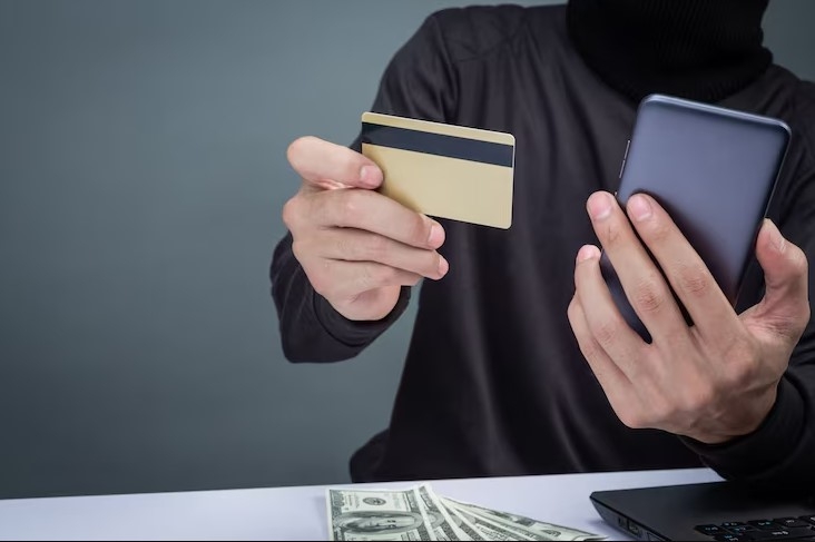 Намагався отримати грошовий приз: шахраї ошукали миколаївців більш ніж на 400 тисяч Намагався отримати грошовий приз: шахраї ошукали миколаївців більш ніж на 400 тисяч