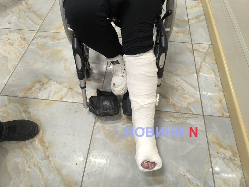 Розбиті авто та зламані руки: у Києві комунальники отримали підозри через неприбрані дороги взимку Розбиті авто та зламані руки: у Києві комунальники отримали підозри через неприбрані дороги взимку