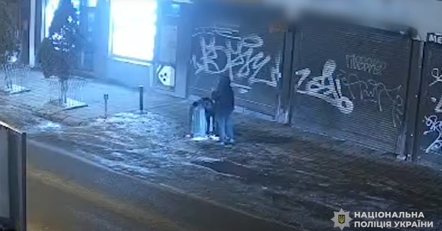 Теракт во Львове: опубликованы кадры закладки взрывчатки (видео) Теракт во Львове: опубликованы кадры закладки взрывчатки (видео)