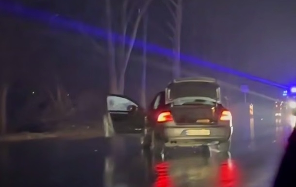 Прокурор скоїв ДТП: загинула дитина, ще одну госпіталізовано Прокурор скоїв ДТП: загинула дитина, ще одну госпіталізовано