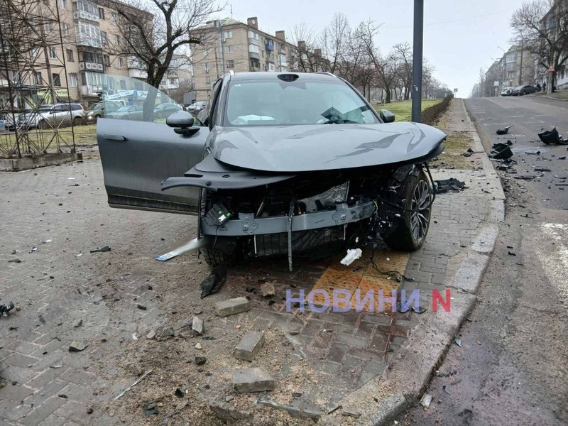 ДТП із трьома постраждалими у Миколаєві: за кермом Zeekr був колишній нардеп ДТП із трьома постраждалими у Миколаєві: за кермом Zeekr був колишній нардеп