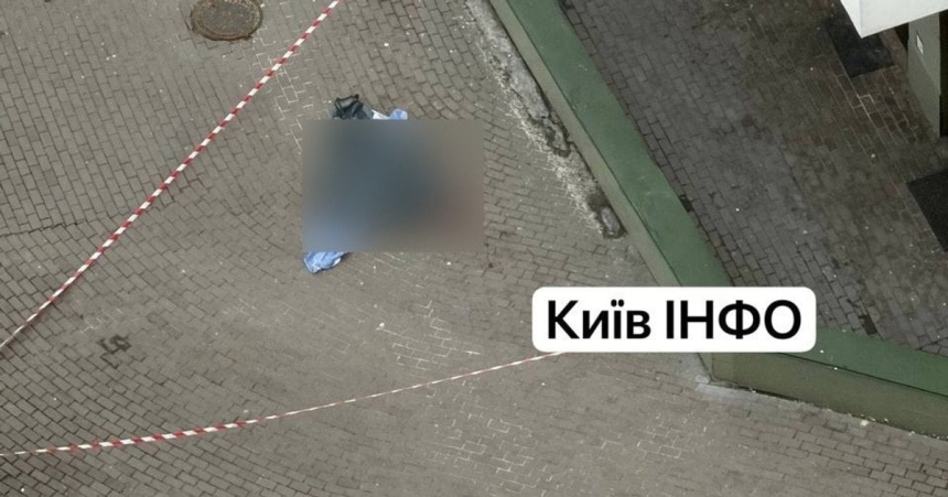 Дитина випала з балкона 19-го поверху у Києві: розглядається версія самогубства Дитина випала з балкона 19-го поверху у Києві: розглядається версія самогубства