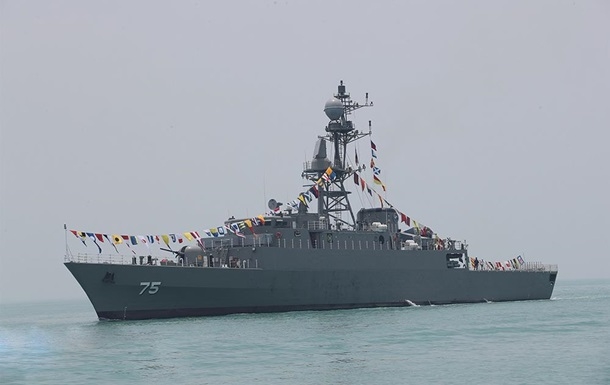 США показали, як потопили фрегат Ірану (відео) США показали, як потопили фрегат Ірану (відео)