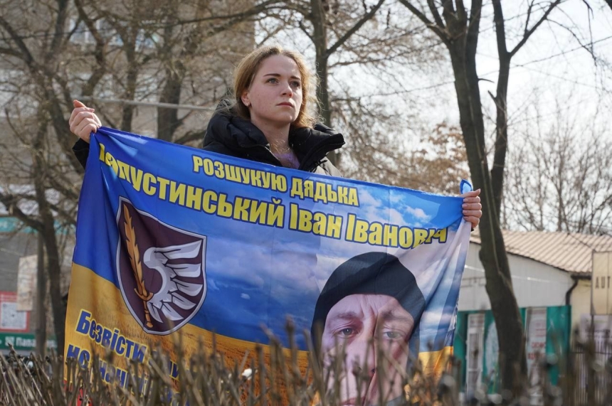 Акція на підтримку полонених у Миколаєві (фоторепортаж) Акція на підтримку полонених у Миколаєві (фоторепортаж)