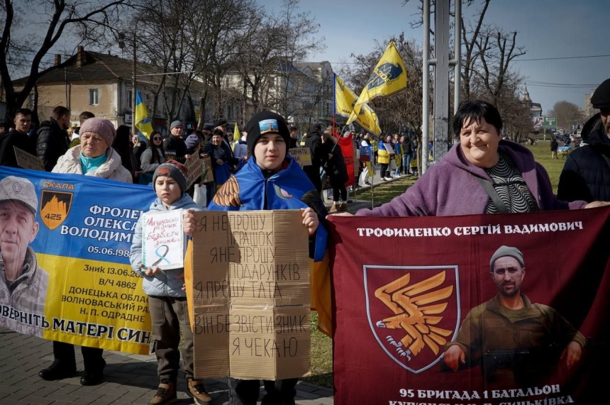 Акція на підтримку полонених у Миколаєві (фоторепортаж) Акція на підтримку полонених у Миколаєві (фоторепортаж)