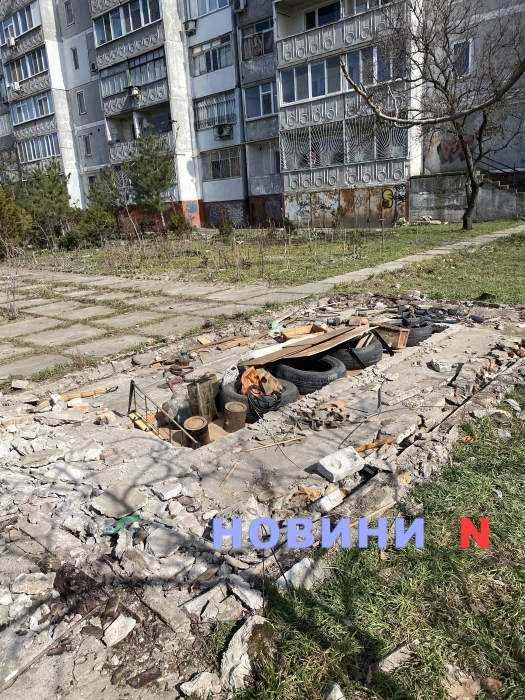 Боротьба з МАФами у Миколаєві: на Намиві у дворі демонтували будку Боротьба з МАФами у Миколаєві: на Намиві у дворі демонтували будку