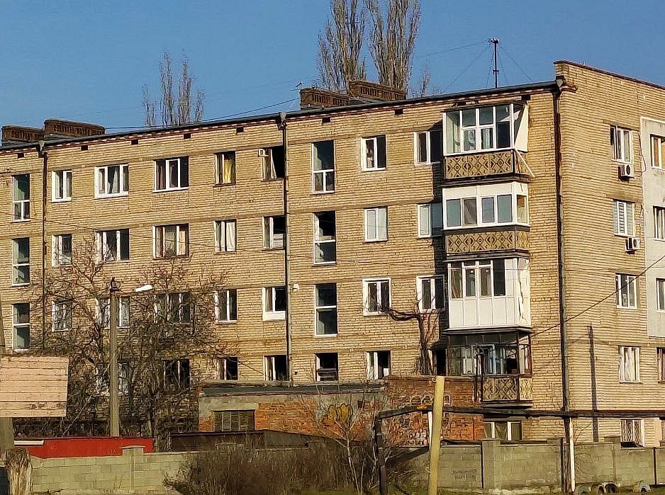 Появилось фото многоэтажки после ночного обстрела Николаева Появилось фото многоэтажки после ночного обстрела Николаева