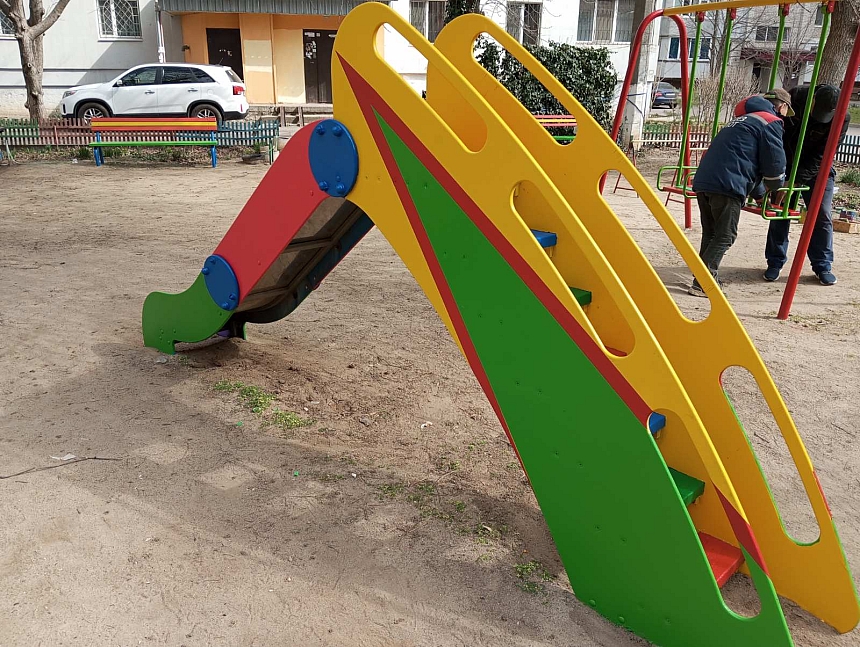 Детские площадки ремонтируют в Николаеве: список адресов Детские площадки ремонтируют в Николаеве: список адресов