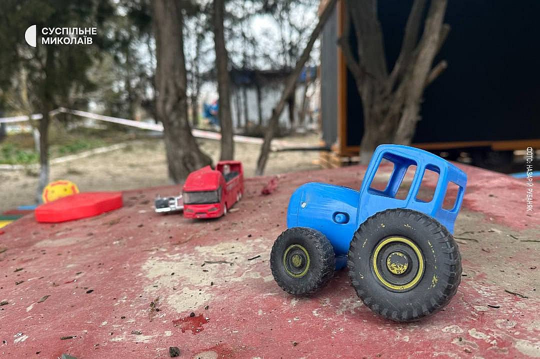 Зявилися фото наслідків атаки БПЛА на Миколаївщині, в якому постраждали діти Десять поранених, із них вісім — діти: з\