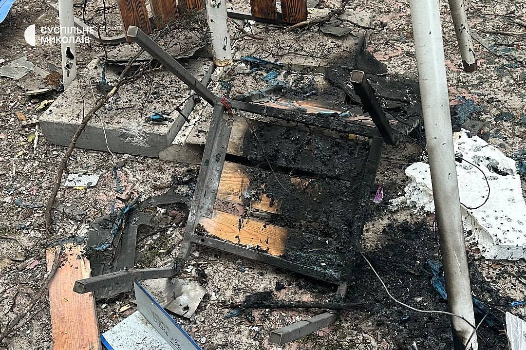 Зявилися фото наслідків атаки БПЛА на Миколаївщині, в якому постраждали діти Десять поранених, із них вісім — діти: з\