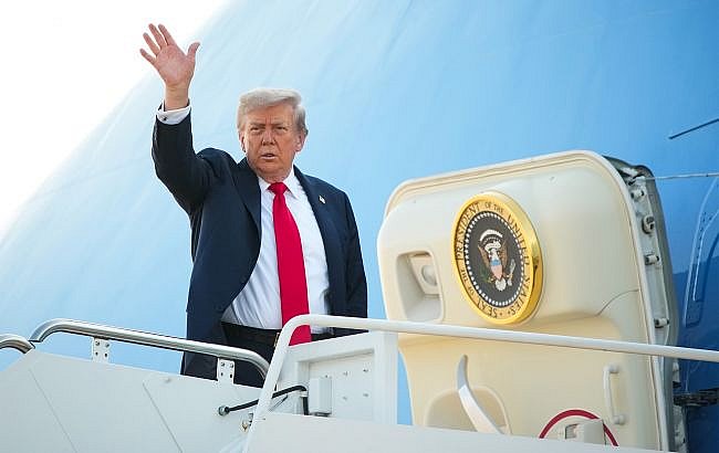 Возле самолета Трампа заметили дрон, - Fox News Возле самолета Трампа заметили дрон, - Fox News