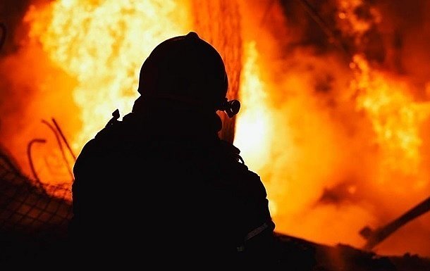 В Хмельницком произошел пожар на предприятии после атаки дронов В Хмельницком произошел пожар на предприятии после атаки дронов