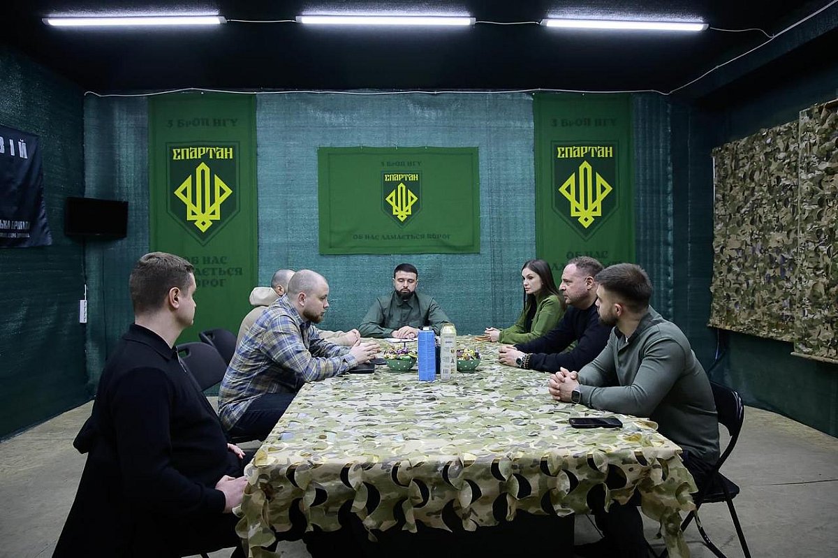 Ермак поехал консультировать военных на фронте Ермак поехал консультировать военных на фронте