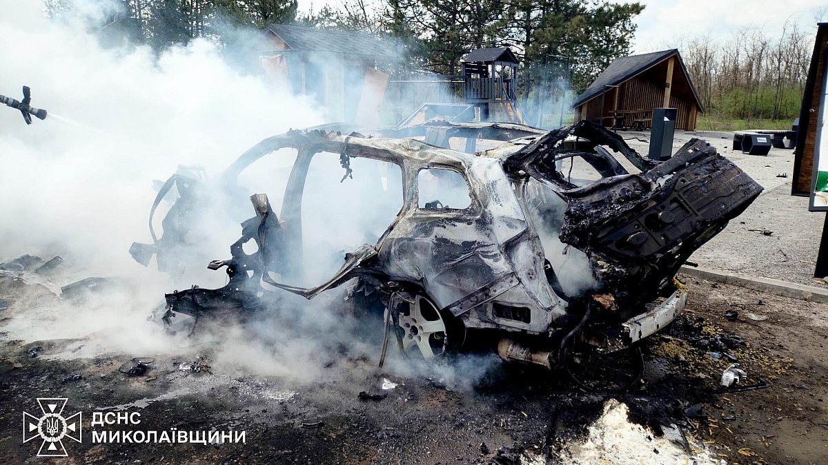 Удар по автомобилю на Николаевщине: пожарные рассказали подробности и показали фото последствий Удар по автомобилю на Николаевщине: пожарные рассказали подробности и показали фото последствий