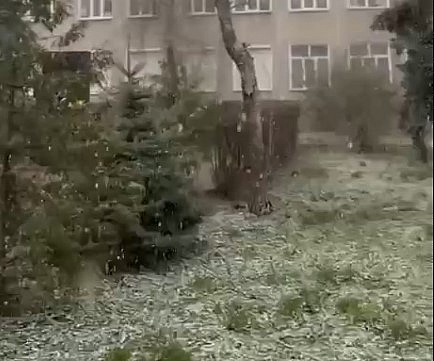 В некоторых городах Украины снова выпал снег (видео) В некоторых городах Украины снова выпал снег (видео)