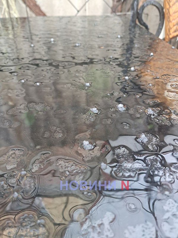 У Миколаєві пішов дощ із градом (фото, відео) У Миколаєві пішов дощ із градом (фото, відео)