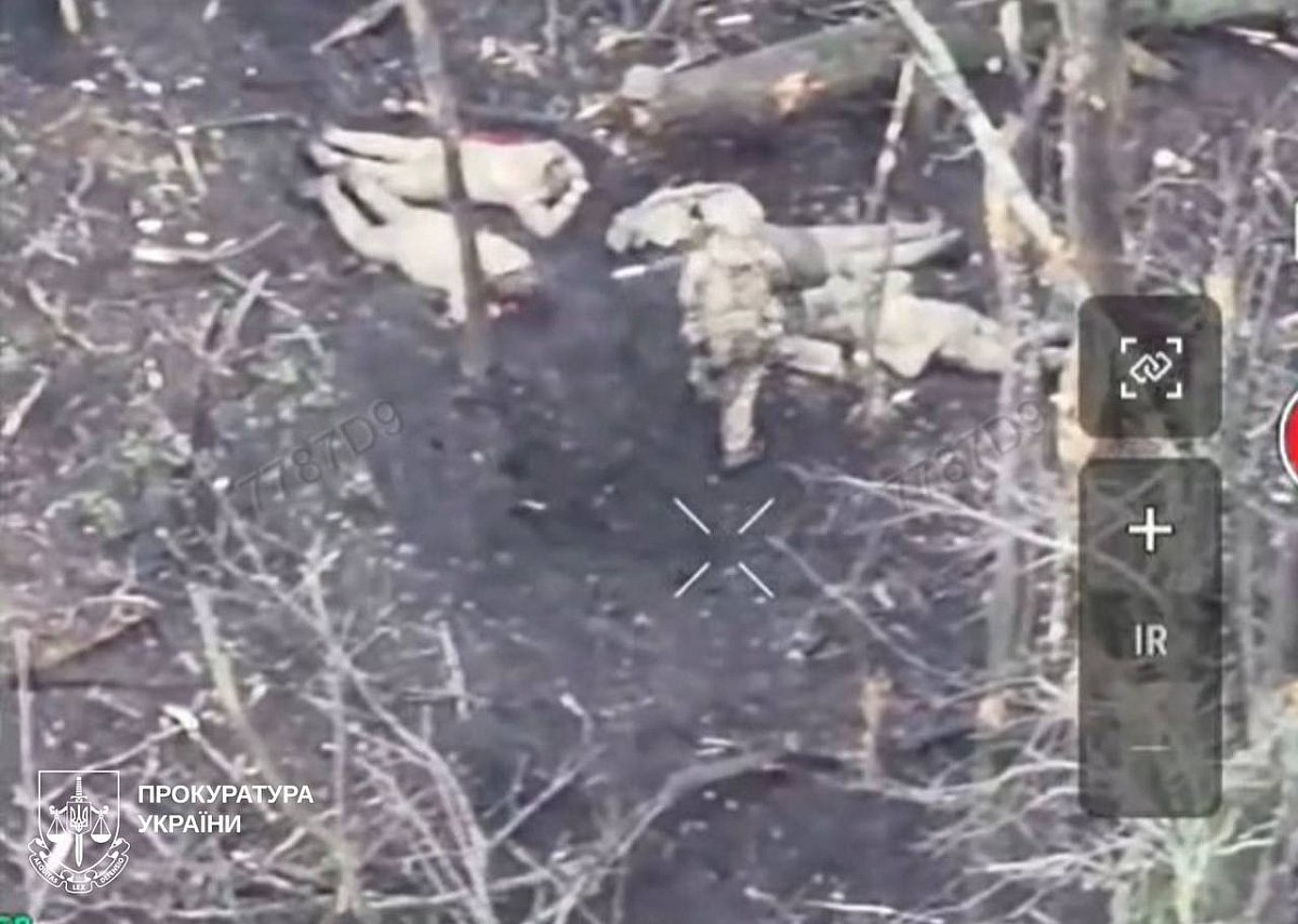 Россияне расстреляли четырех украинских военнопленных на Харьковщине Россияне расстреляли четырех украинских военнопленных на Харьковщине