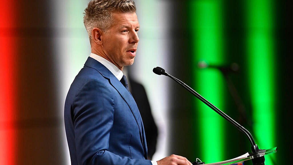 Петер Мадьяр готовит сделку с ЕС ради разморозки фондов и реформ в Венгрии Петер Мадьяр готовит сделку с ЕС ради разморозки фондов и реформ в Венгрии