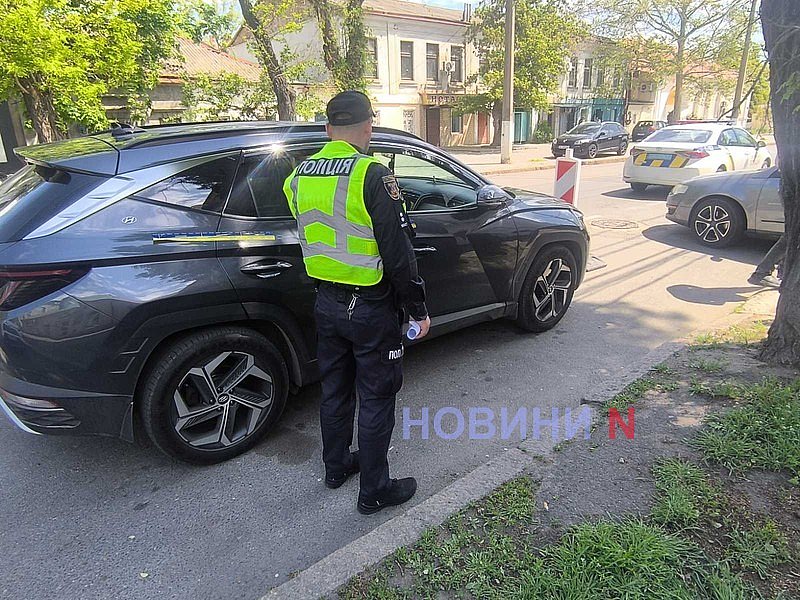 В Николаеве госпитализированы пасажиры троллейбуса: водитель резко затормозил из-за «подрезавшего» его авто (видео) В Николаеве госпитализированы пасажиры троллейбуса: водитель резко затормозил из-за «подрезавшего» его авто (видео)