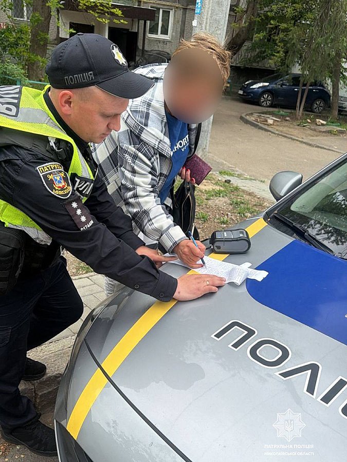 Поліція знайшла порушницю, яка заїхала на Сіру площу у Миколаєві Поліція знайшла порушницю, яка заїхала на Сіру площу у Миколаєві
