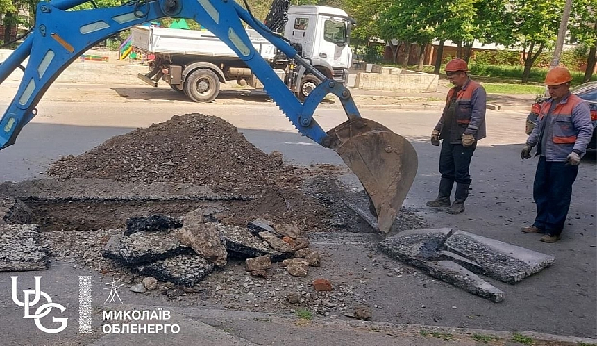 В Николаеве заменили поврежденный кабель, проложенный под землей В Николаеве заменили поврежденный кабель, проложенный под землей