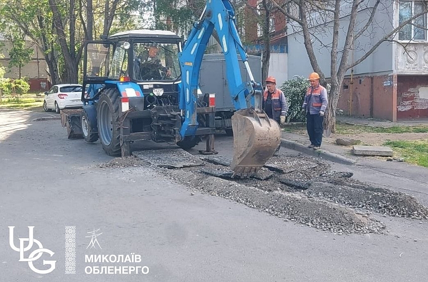 В Николаеве заменили поврежденный кабель, проложенный под землей В Николаеве заменили поврежденный кабель, проложенный под землей