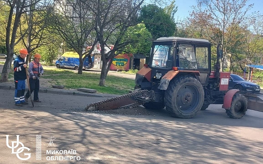 В Николаеве заменили поврежденный кабель, проложенный под землей В Николаеве заменили поврежденный кабель, проложенный под землей