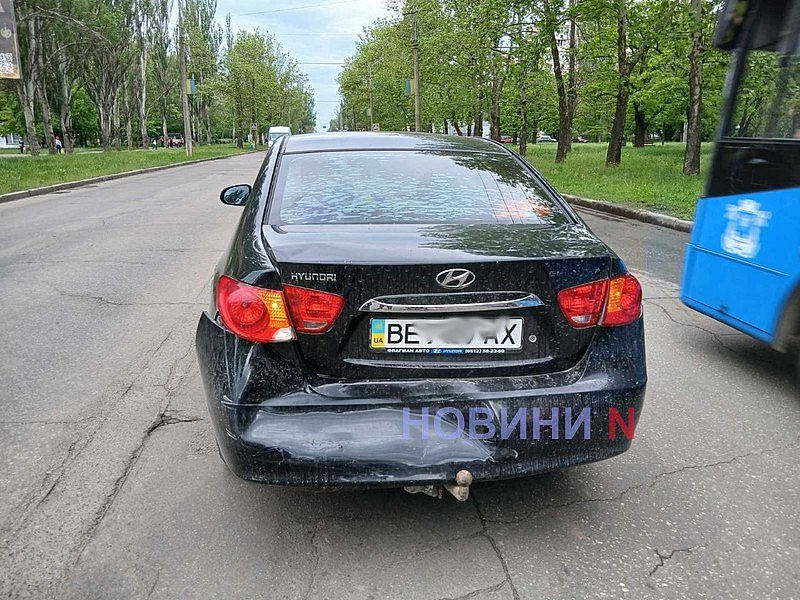 В Николаеве «Линкольн» врезался в «Хюндай» В Николаеве «Линкольн» врезался в «Хюндай»