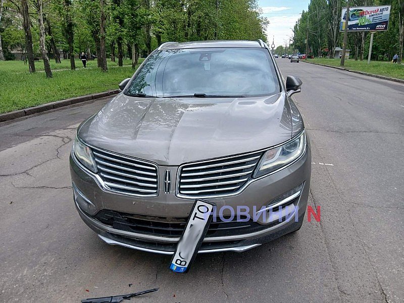 В Николаеве «Линкольн» врезался в «Хюндай» В Николаеве «Линкольн» врезался в «Хюндай»