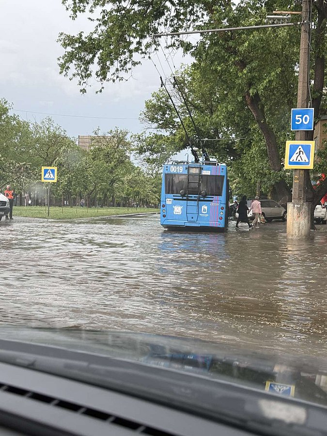 Центр Миколаєва затопило після сильного дощу Центр Миколаєва затопило після сильного дощу