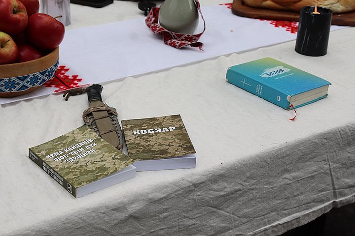 В Николаеве ко Дню вышиванки организовали выставку памяти защитников Украины (фото) В Николаеве ко Дню вышиванки организовали выставку памяти защитников Украины (фото)