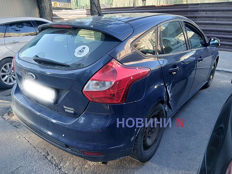 В Николаеве Kia сдавал назад и протаранил Ford В Николаеве Kia сдавал назад и протаранил Ford