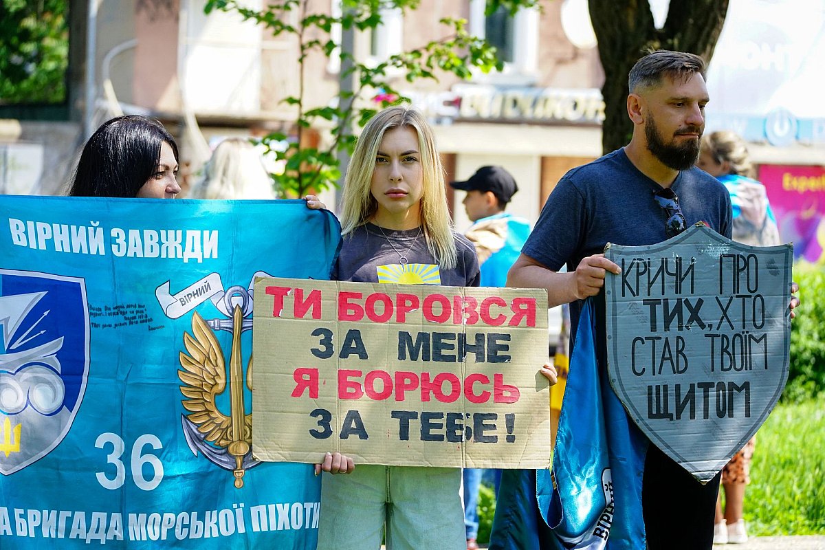 В Николаеве прошла акция в поддержку пленных и пропавших без вести В Николаеве прошла акция в поддержку пленных и пропавших без вести