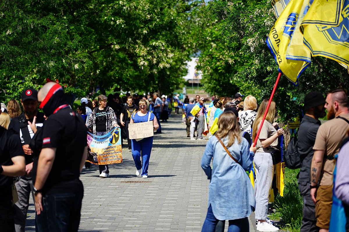 В Николаеве прошла акция в поддержку пленных и пропавших без вести В Николаеве прошла акция в поддержку пленных и пропавших без вести