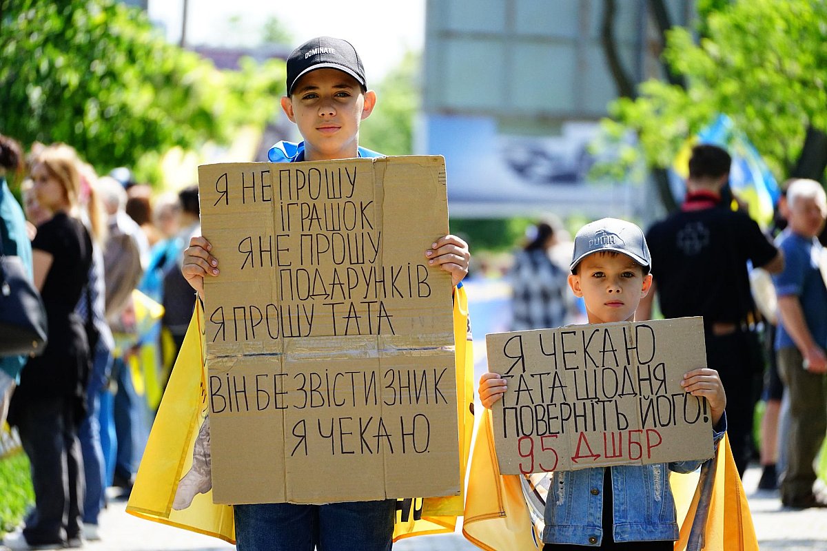 В Николаеве прошла акция в поддержку пленных и пропавших без вести В Николаеве прошла акция в поддержку пленных и пропавших без вести