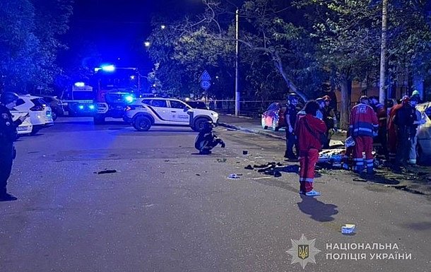 В Одессе теракт: взорвался автомобиль с людьми В Одессе теракт: взорвался автомобиль с людьми