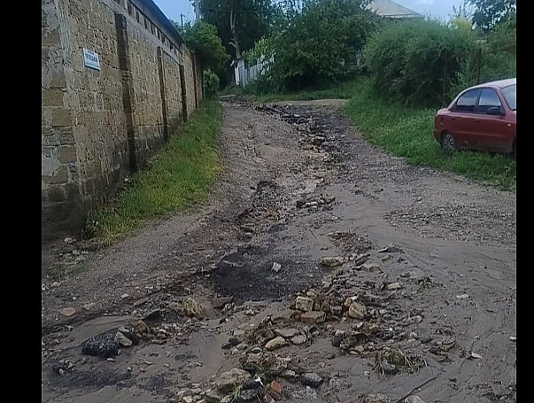 В Николаеве дождем смыло дорогу (видео) В Николаеве дождем смыло дорогу (видео)