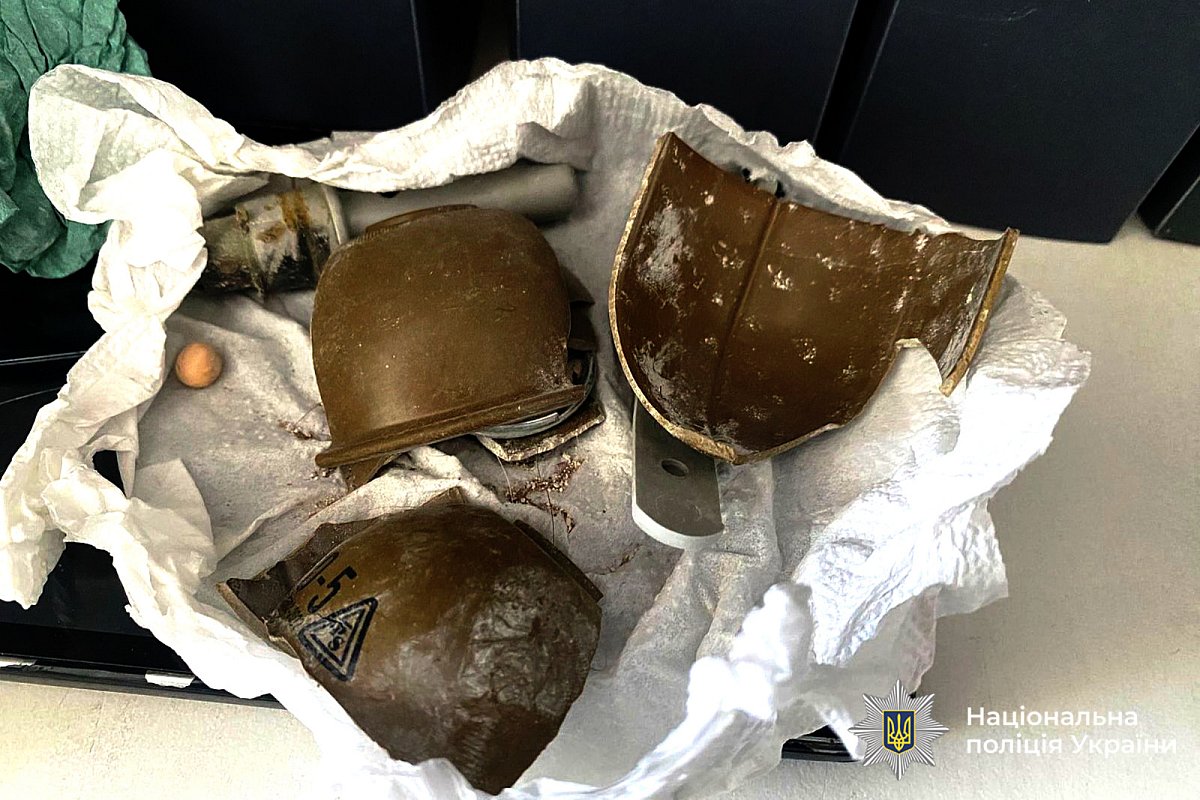 Внаслідок вибуху у школі постраждали двоє дітей у Вінниці: учень приніс гранату Внаслідок вибуху у школі постраждали двоє дітей у Вінниці: учень приніс гранату