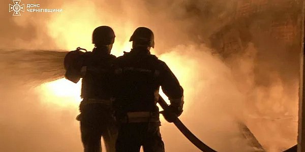 В Чернигове ночью прогремело более 15 взрывов, повреждено предприятие В Чернигове ночью прогремело более 15 взрывов, повреждено предприятие