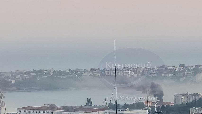 В Крыму ночью прогремели взрывы, в Севастополе вспыхнул масштабный пожар В Крыму ночью прогремели взрывы, в Севастополе вспыхнул масштабный пожар