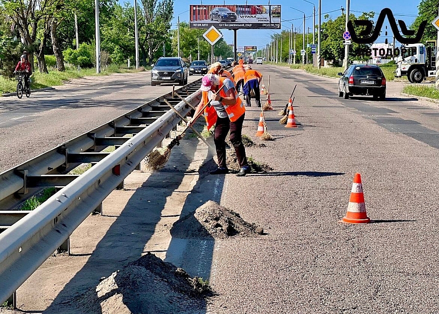 В Николаеве идет очистка проспекта: действуют временные дорожные знаки В Николаеве идет очистка проспекта: действуют временные дорожные знаки