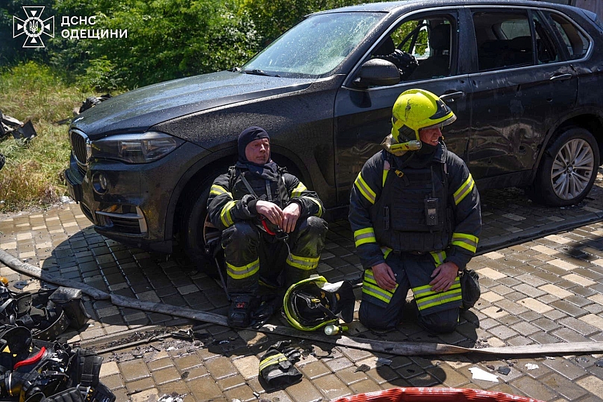 В Одессе увеличилось количество пострадавших в результате вражеской атаки (фото, видео) В Одессе увеличилось количество пострадавших в результате вражеской атаки (фото, видео)