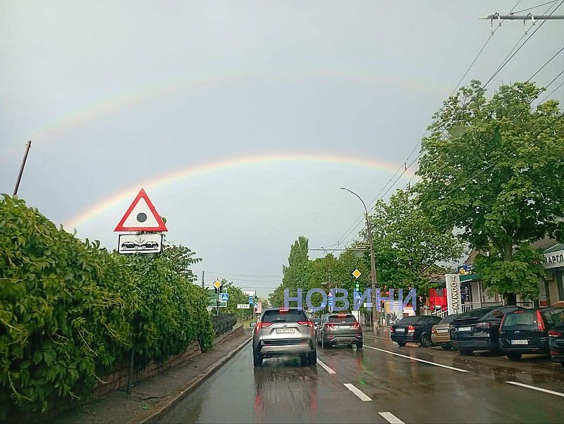 У небі над Миколаєвом з'явилася подвійна веселка (фото) У небі над Миколаєвом з'явилася подвійна веселка (фото)