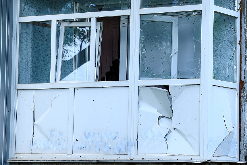 У Миколаєві ліквідовують наслідки ворожого обстрілу (фото, відео) У Миколаєві ліквідовують наслідки ворожого обстрілу (фото, відео)