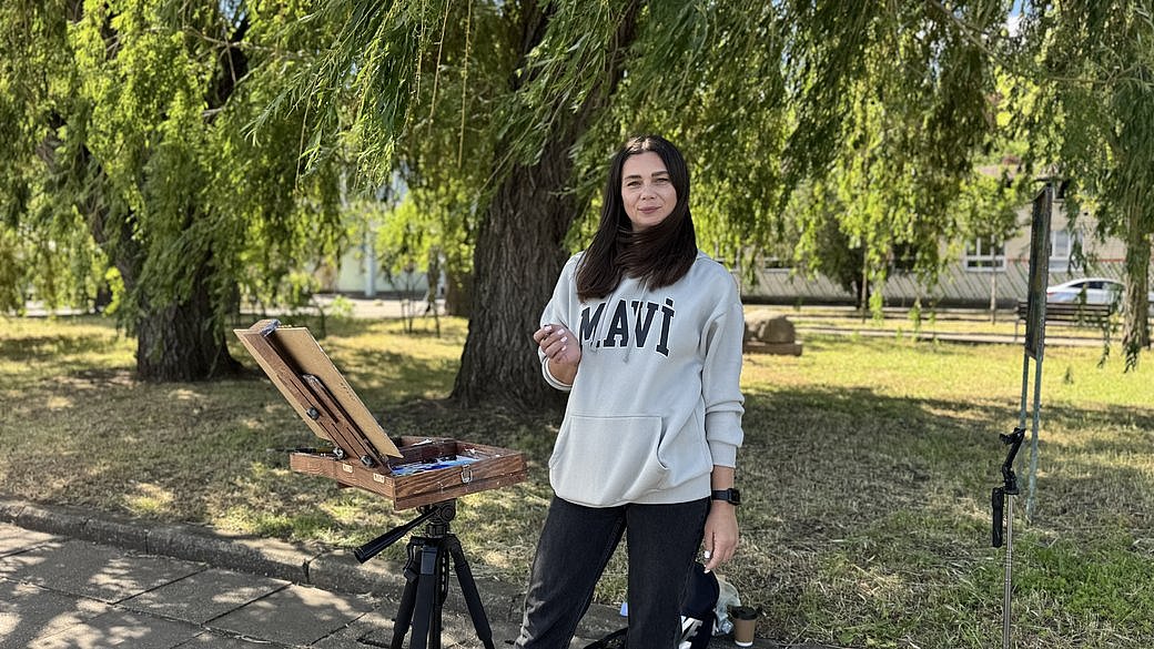Художницы показали, как каждую неделю на пленэрах рисуют Николаев (видео) Художницы показали, как каждую неделю на пленэрах рисуют Николаев (видео)