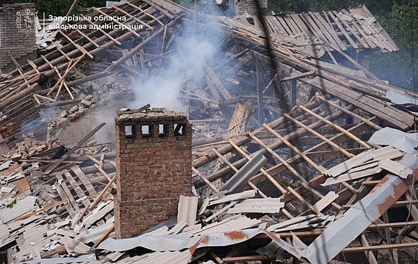Росія двічі вдарила по Запоріжжю: загинув чоловік, поранено двох, серед них підліток Росія двічі вдарила по Запоріжжю: загинув чоловік, поранено двох, серед них підліток