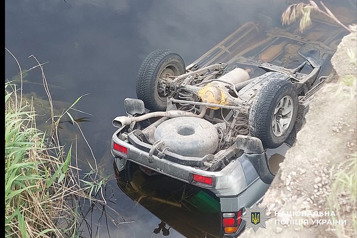 На Миколаївщині позашляховик із дітьми впав з моста у воду: постраждали семеро людей На Миколаївщині позашляховик із дітьми впав з моста у воду: постраждали семеро людей